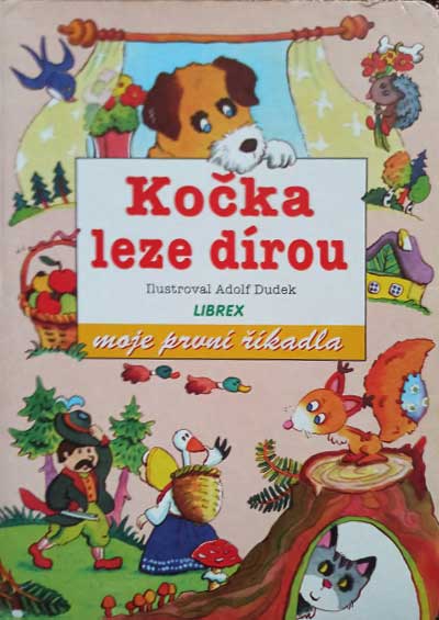 Kočka leze dírou
